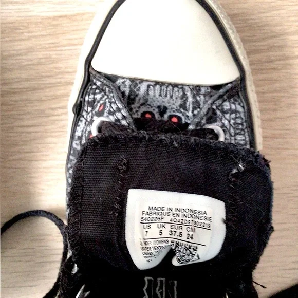 Converse Skull Print Sneakers - Picture 5 of 6
